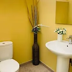 Geraeumiges Haus Mit Exklusivem Schwimmbad Und Solarium- By Interhome *